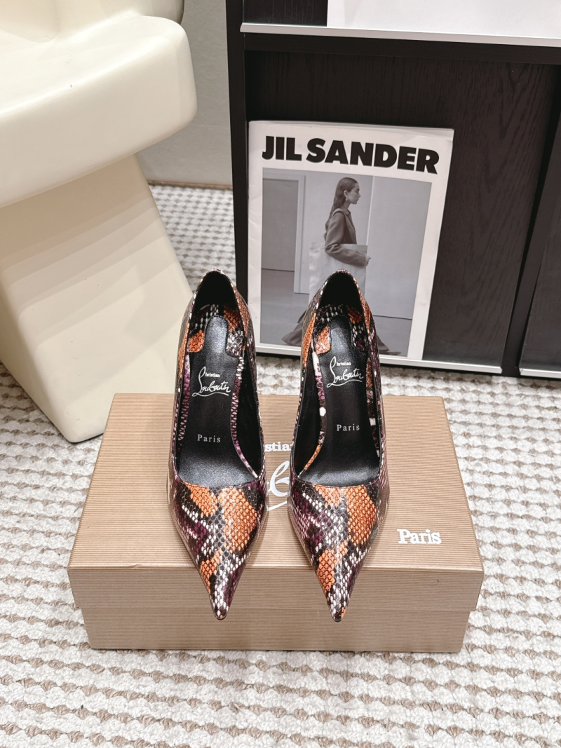 Женские лодочки Christian Louboutin с тиснением под змею