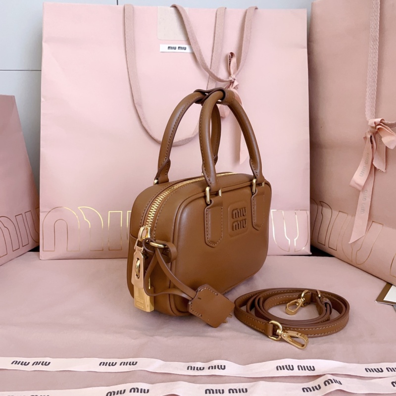 Сумка Miu Miu боулинг коричневого цвета