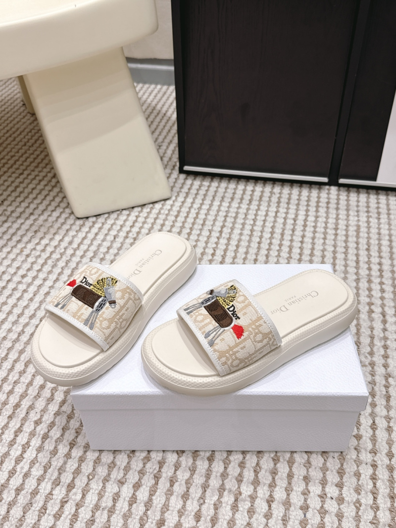 Шлёпанцы Dior Oblique с вышивкой