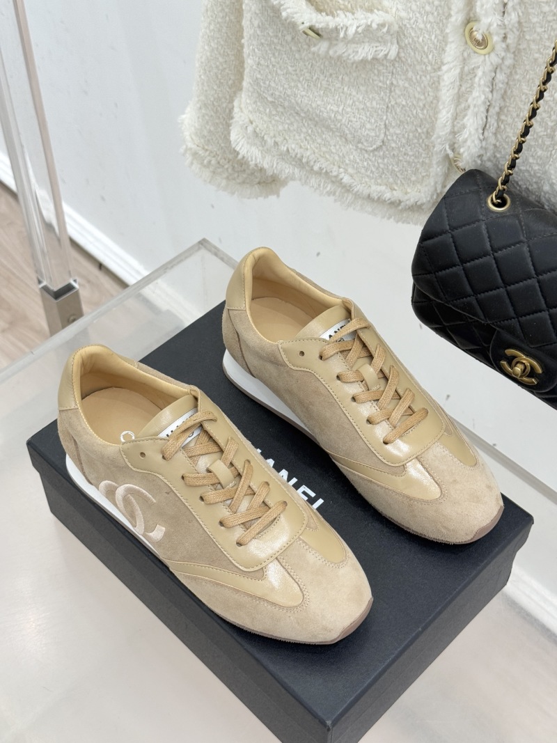 Женские кроссовки в стиле Chanel