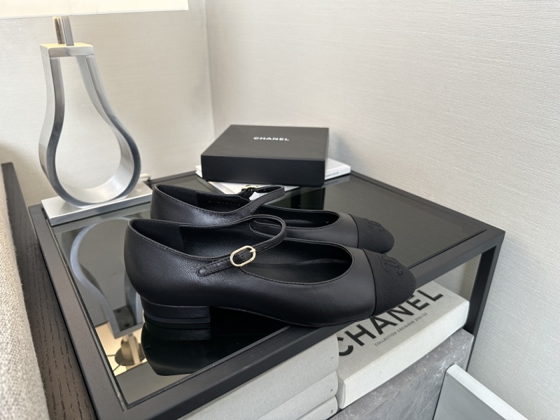 Черные женские туфли с ремешком Chanel