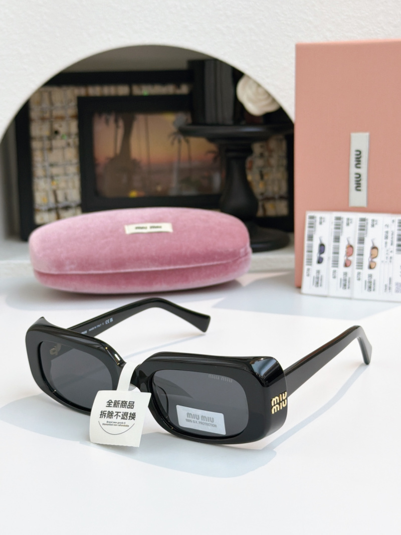 Солнцезащитные очки Miu Miu MUB13S