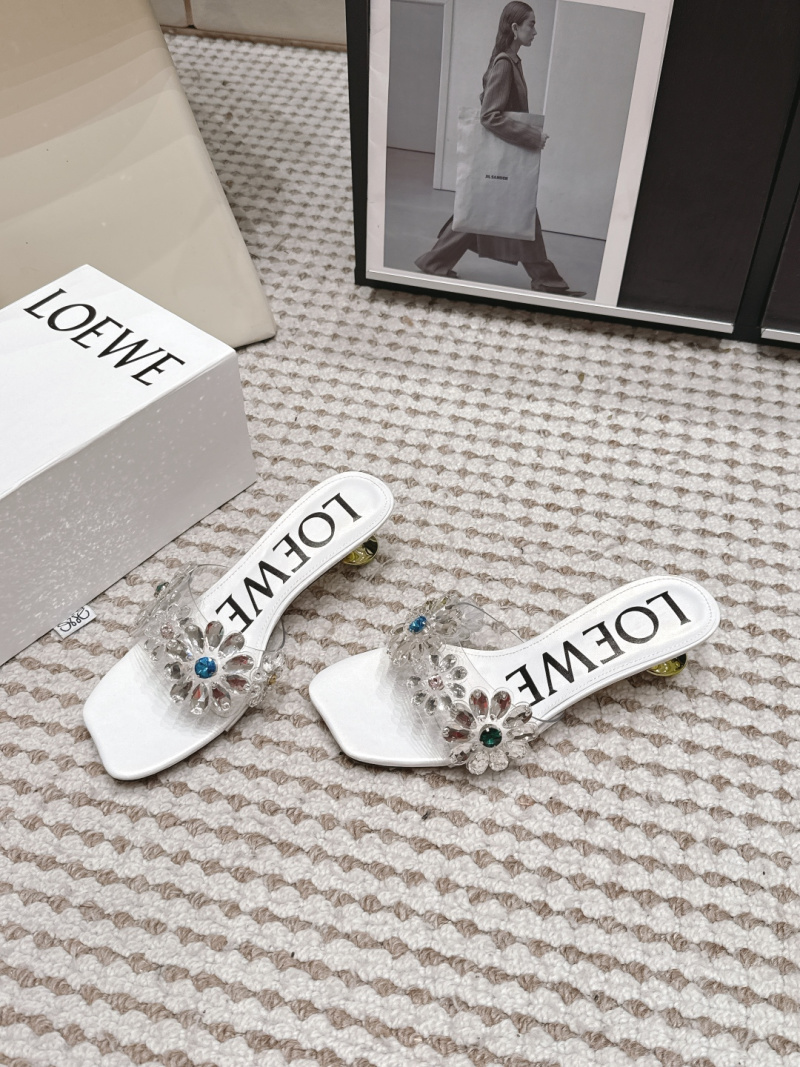 Белые женские босоножки со стразами и цветами Loewe