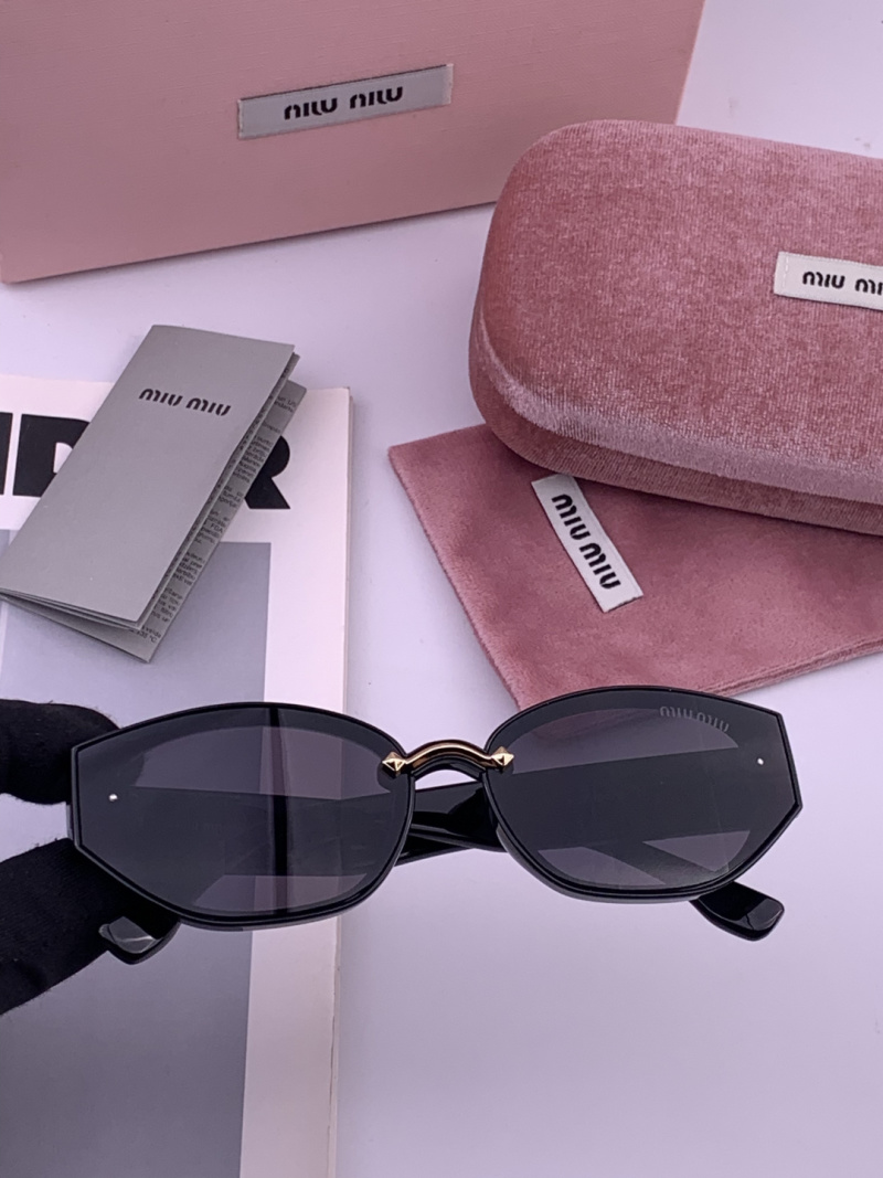 Солнечные очки Miu Miu модель M7350