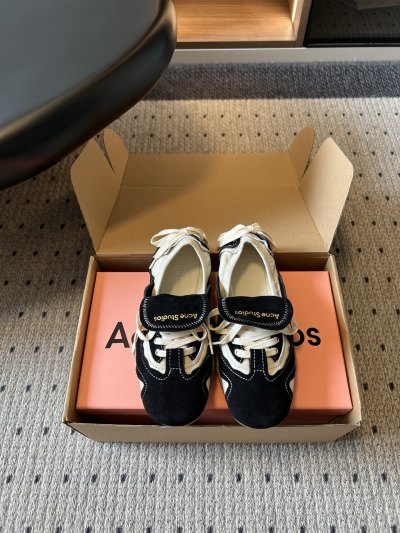 Женские кроссовки Acne Studios с логотипом