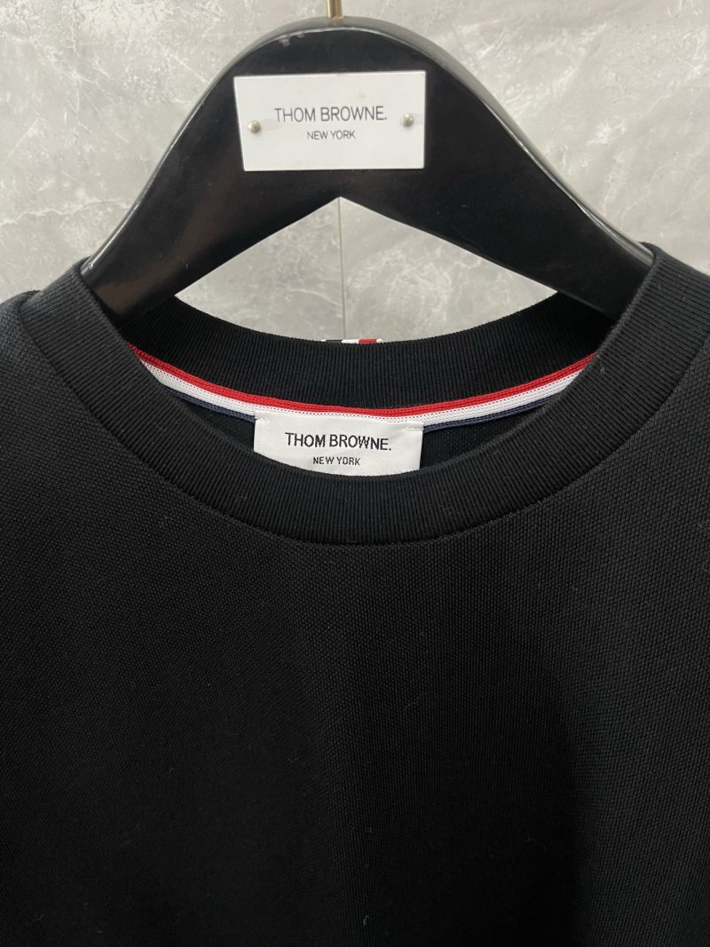 Женская футболка черная с полосками на рукаве Thom Browne