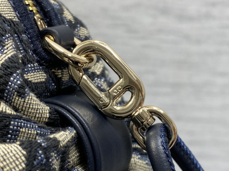 Косметичка Dior с монограммой