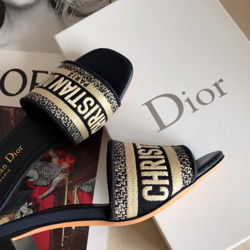 Женские сабо Christian Dior с вышивкой, летняя коллекция