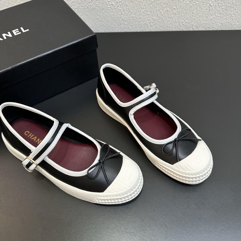 Черные балетки с белым носком и завязкой Chanel