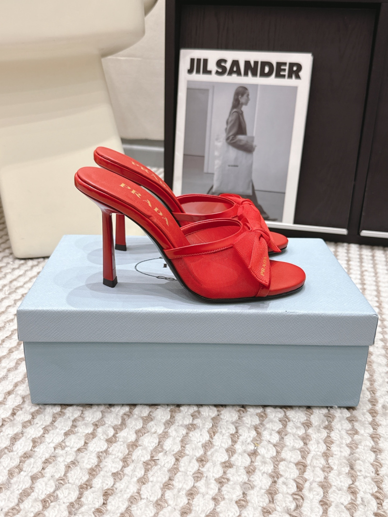 Босоножки женские красные с бантом Prada