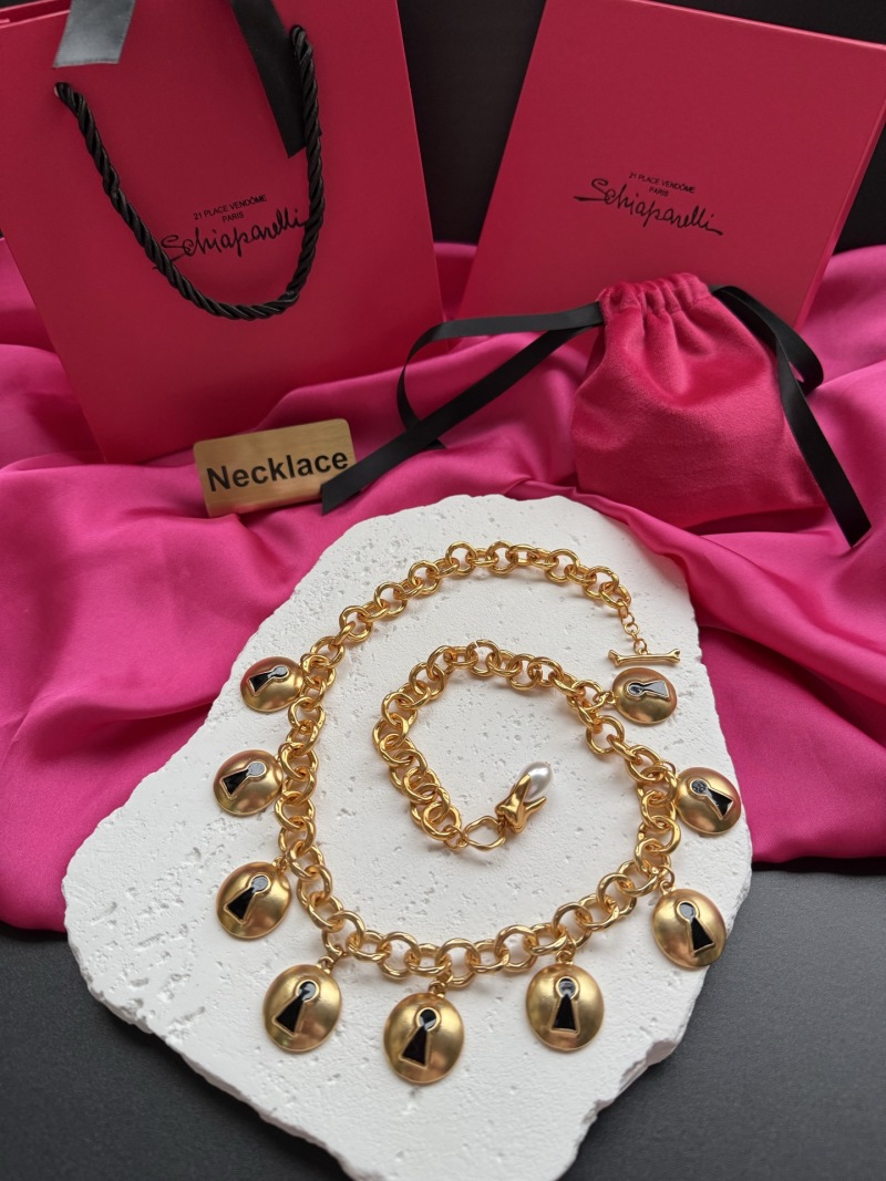 Золотистое колье с подвесками в виде ключей Schiaparelli