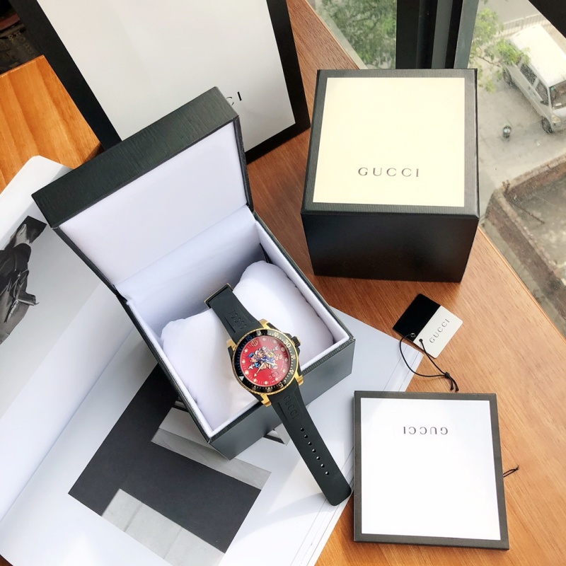 Часы Gucci
