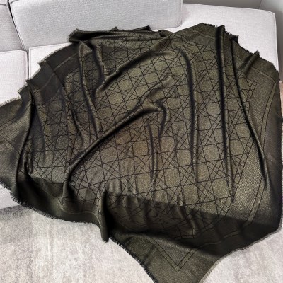 Платок Christian Dior черный с золотым узором 140x140 см