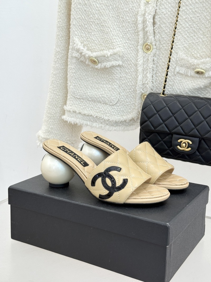 Женские мюли с перламутровым каблуком и логотипом Chanel