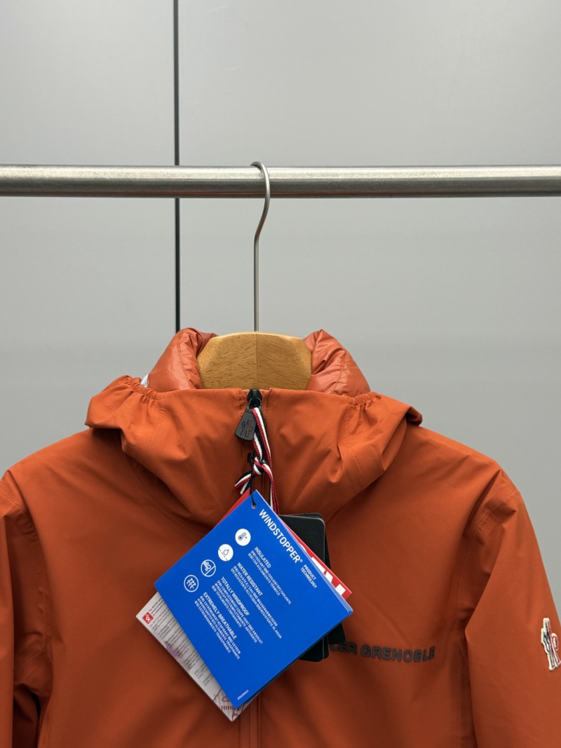 Пуховик Moncler