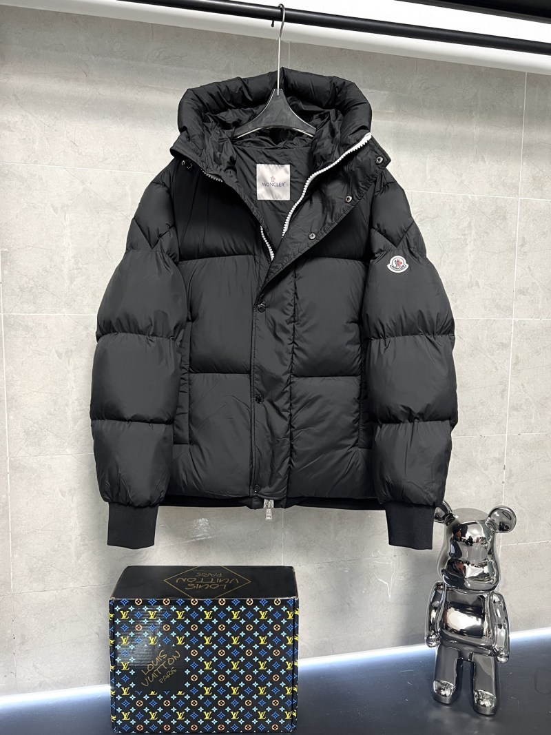 Пуховик Moncler