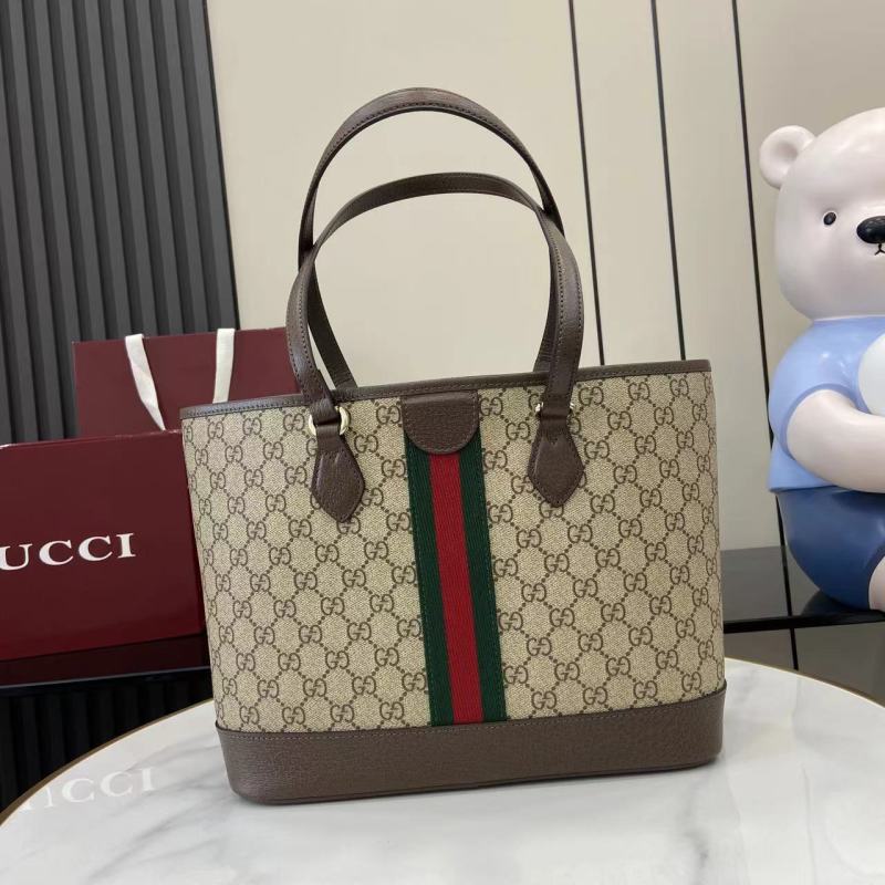 Сумка Gucci с монограммой и красно-зеленой полосой