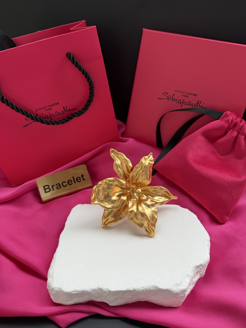 Браслет в виде цветка Schiaparelli
