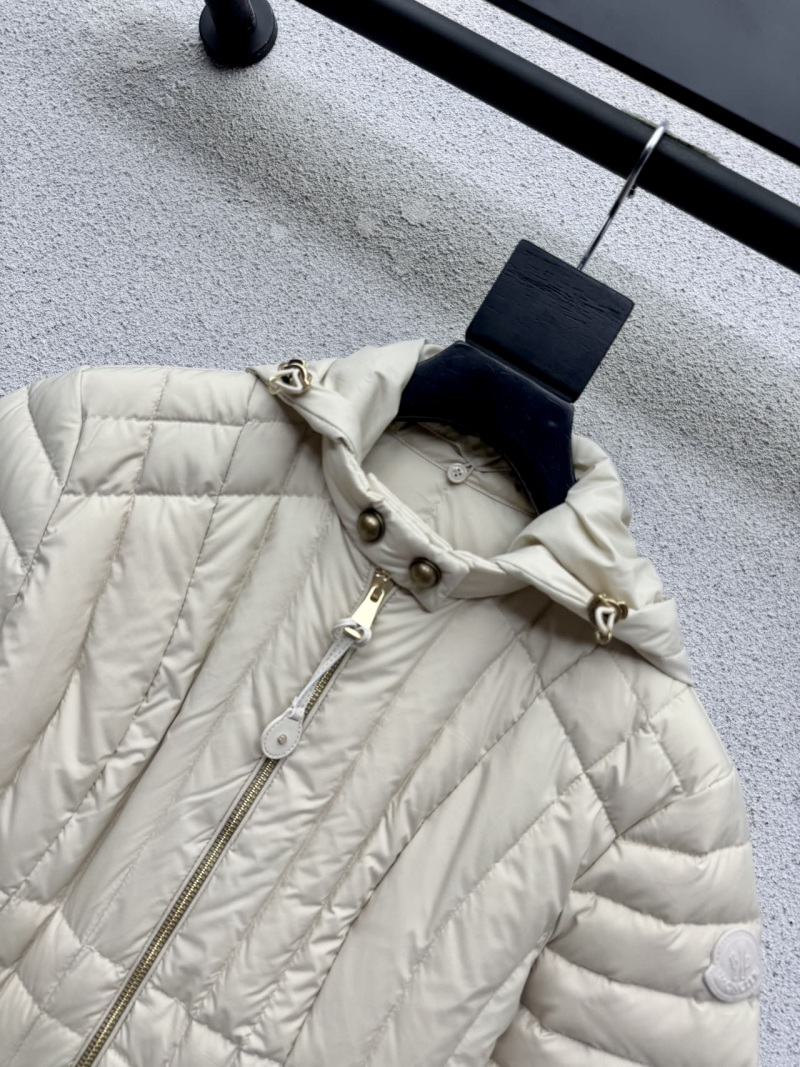 Пуховик Moncler с капюшоном