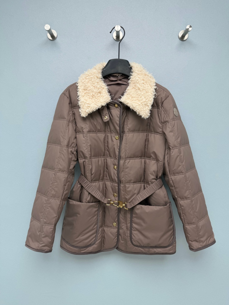 Пуховик Moncler с меховым воротником