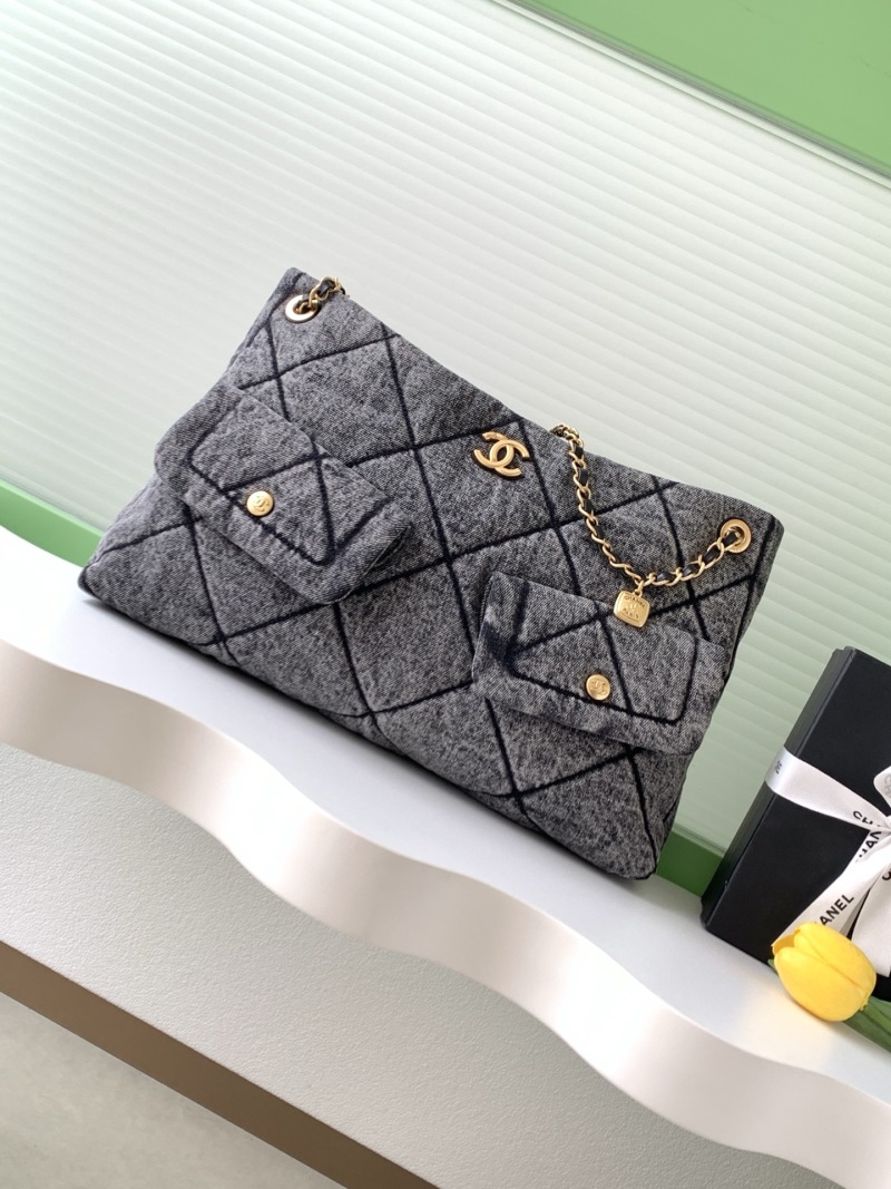 Сумка из джинсовой ткани с классической стёжкой Chanel