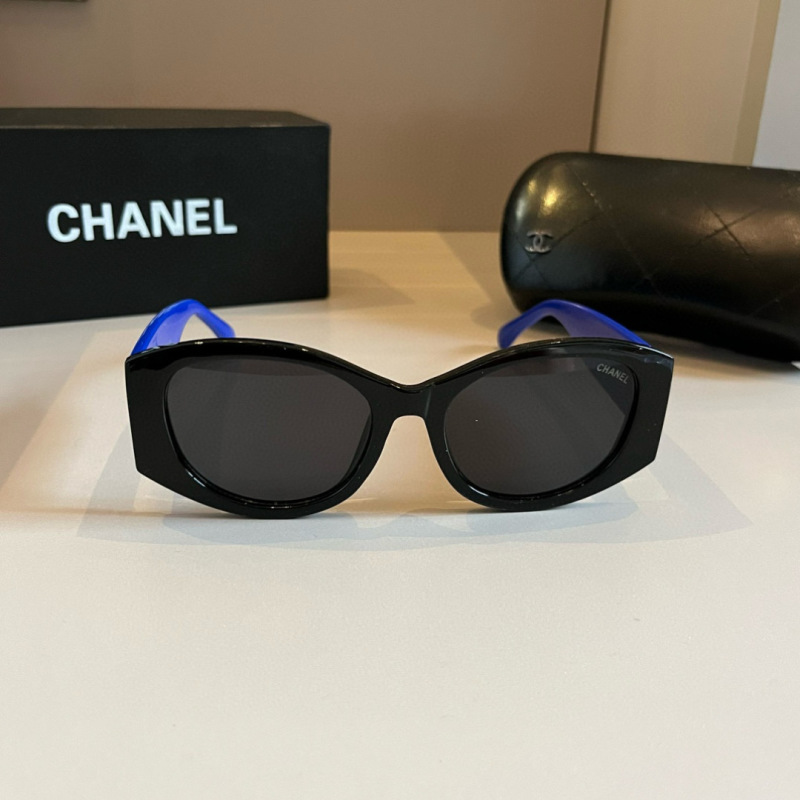 Солнцезащитные очки Chanel черно-синие