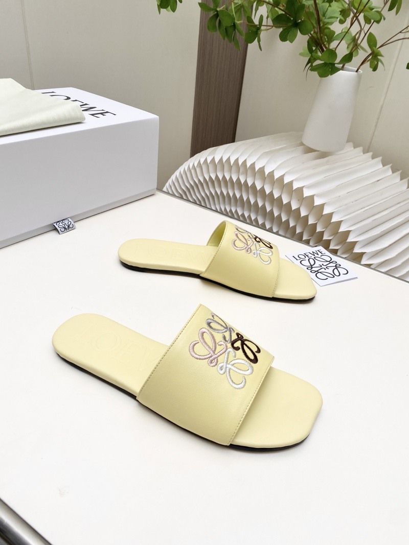 Женские шлепанцы Loewe с аппликацией