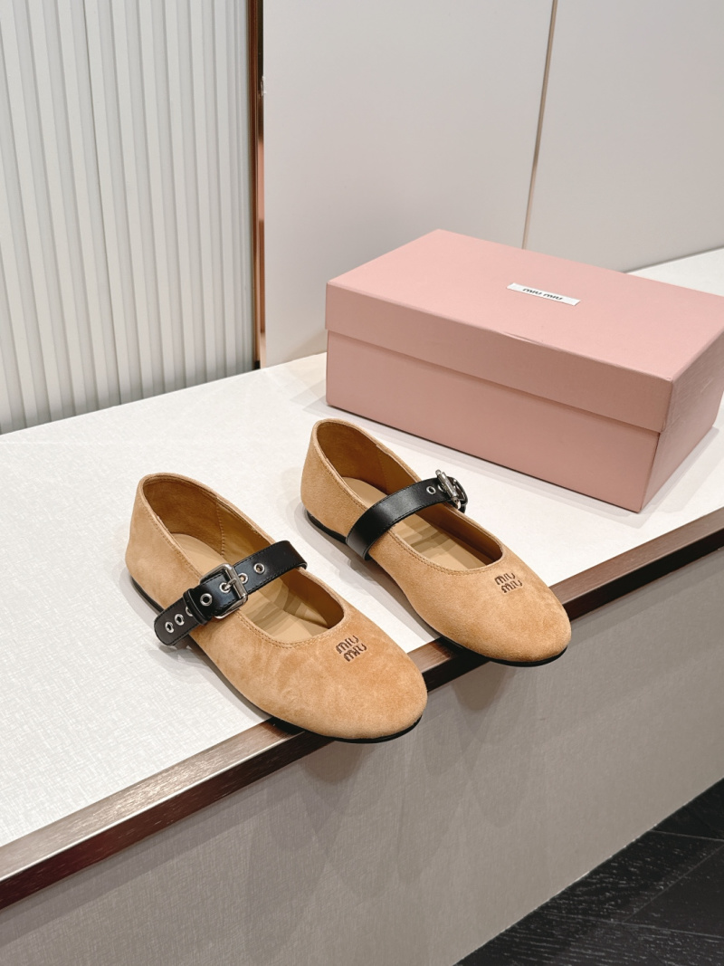 Женские балетки MiuMiu из нубука с пряжкой Miu Miu
