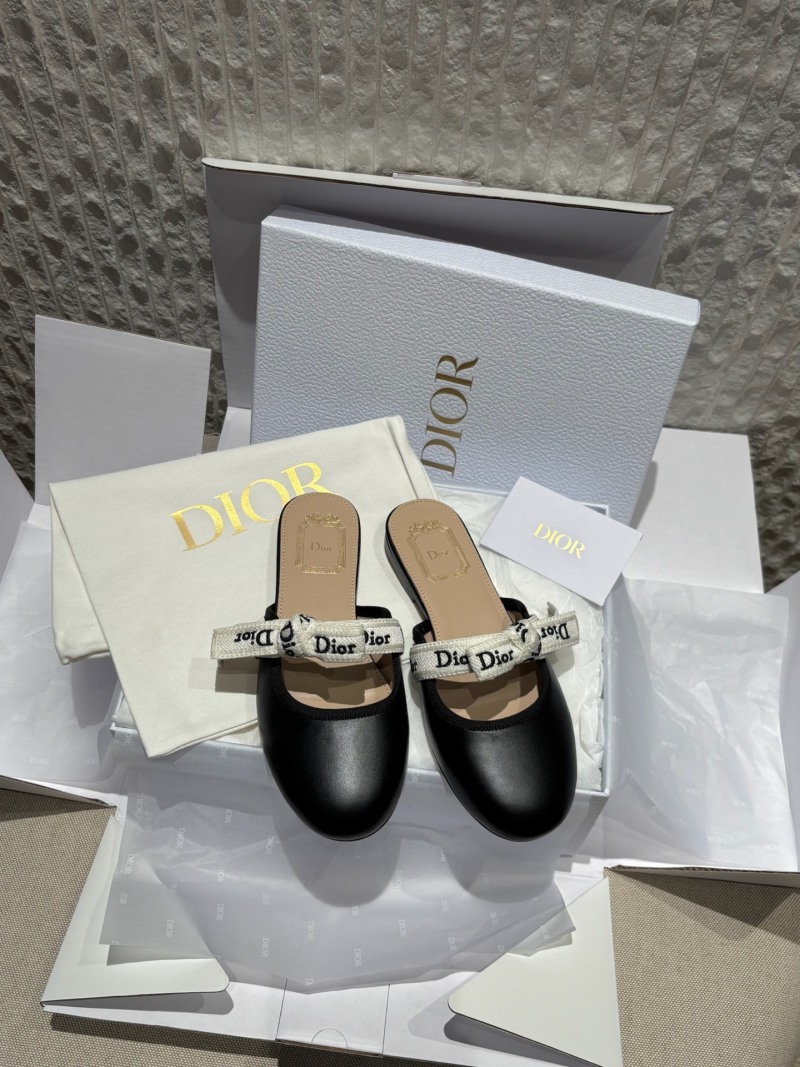 Женские кожаные мюли Dior с декоративным ремешком