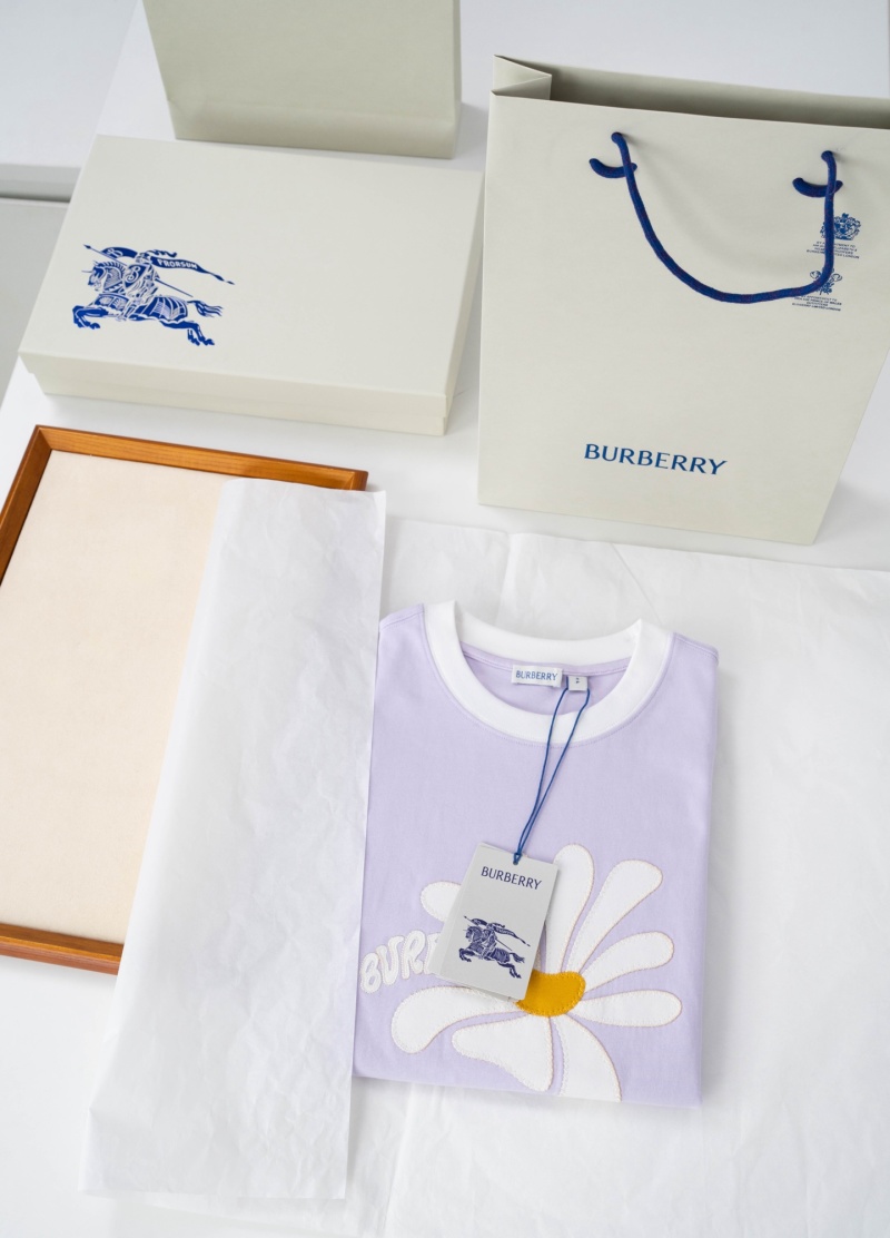 Футболка Burberry с принтом ромашки