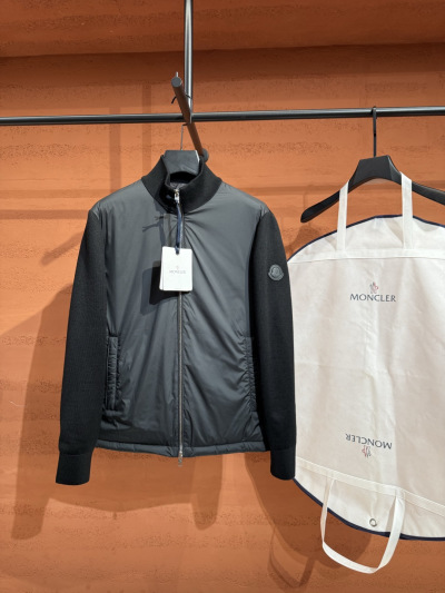 Пуховик Moncler