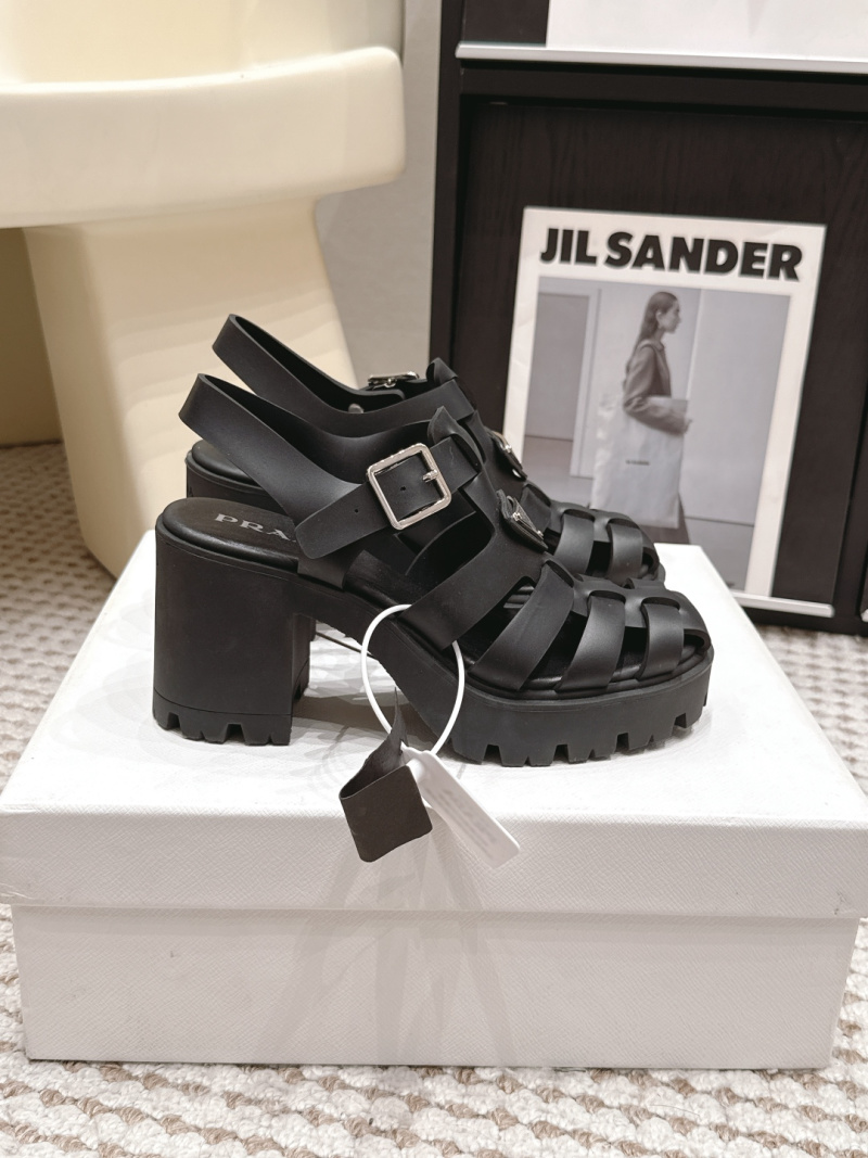 Женские черные сандалии на толстой подошве с платформой Prada