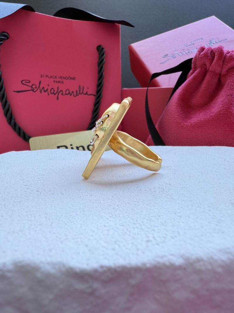 Золотистое кольцо в форме уха Schiaparelli