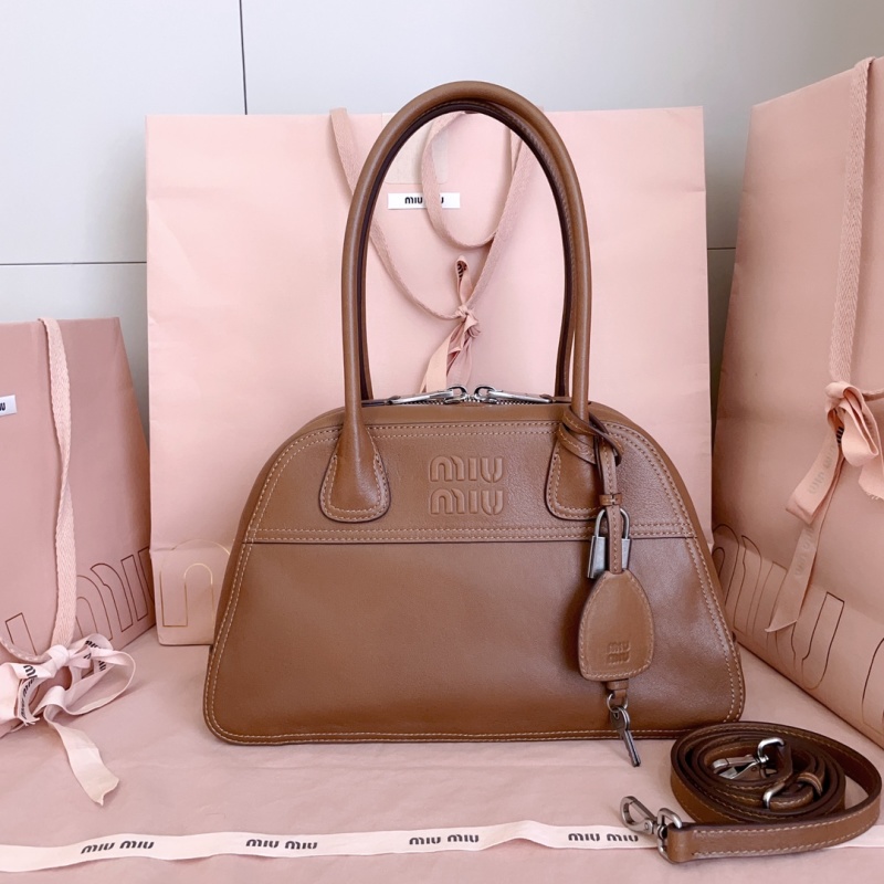 Кожаная сумка Miu Miu с логотипом