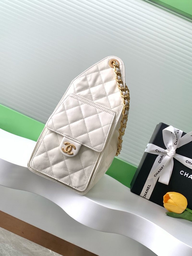 Женская сумка через плечо белого цвета Chanel