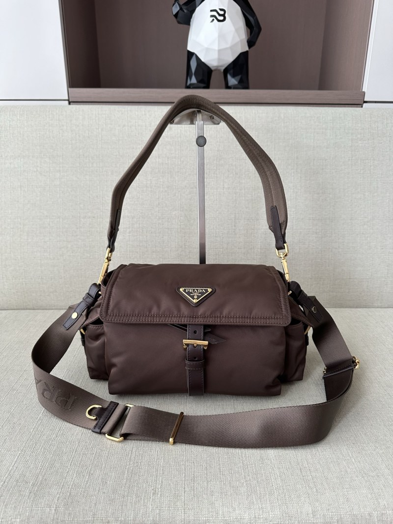 Сумка Prada Explore из регенерированного нейлона