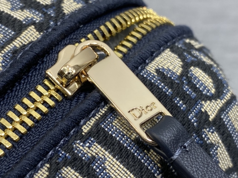 Косметичка Dior с монограммой