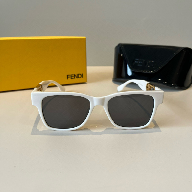 Солнечные очки белые универсальные Fendi