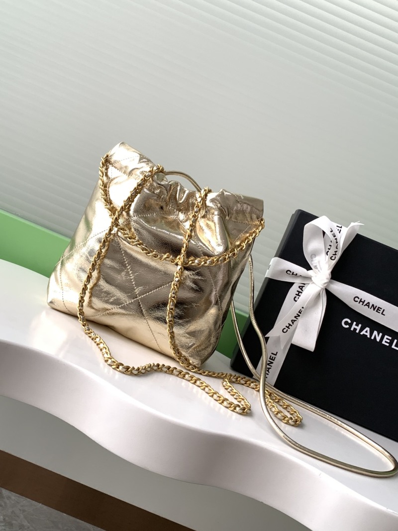 Мини-сумка Chanel из золотой кожи с логотипом