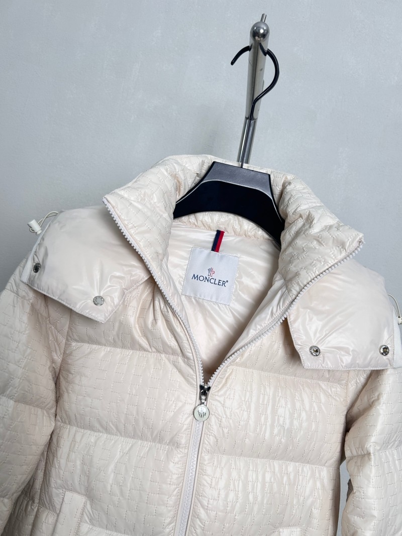 Пуховик Moncler
