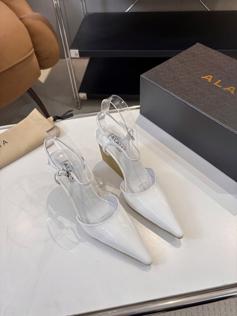 Белые лаковые туфли Alaia на платформе с заостренным носком Alaïa