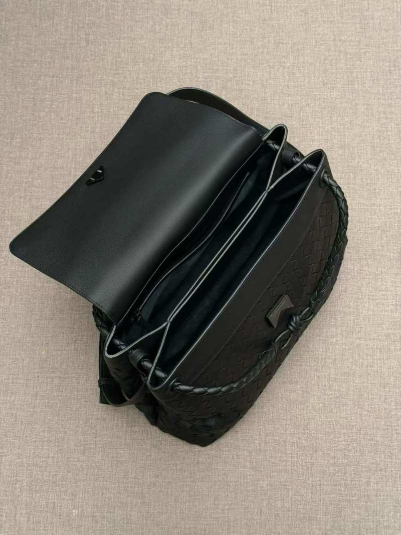 Чёрная сумка Bottega Veneta с плетением