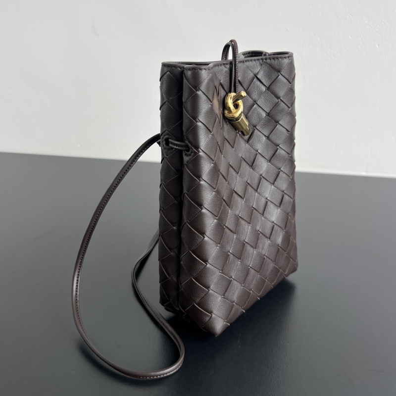 Кожаный плетеный чехол-телефон Bottega Veneta
