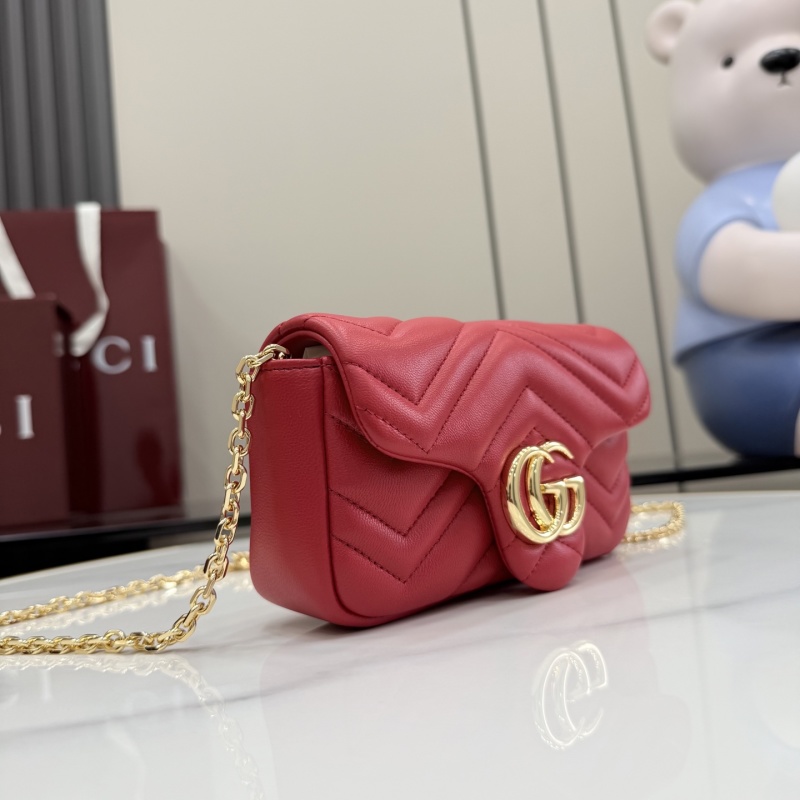 Красная сумка Gucci с цепочкой