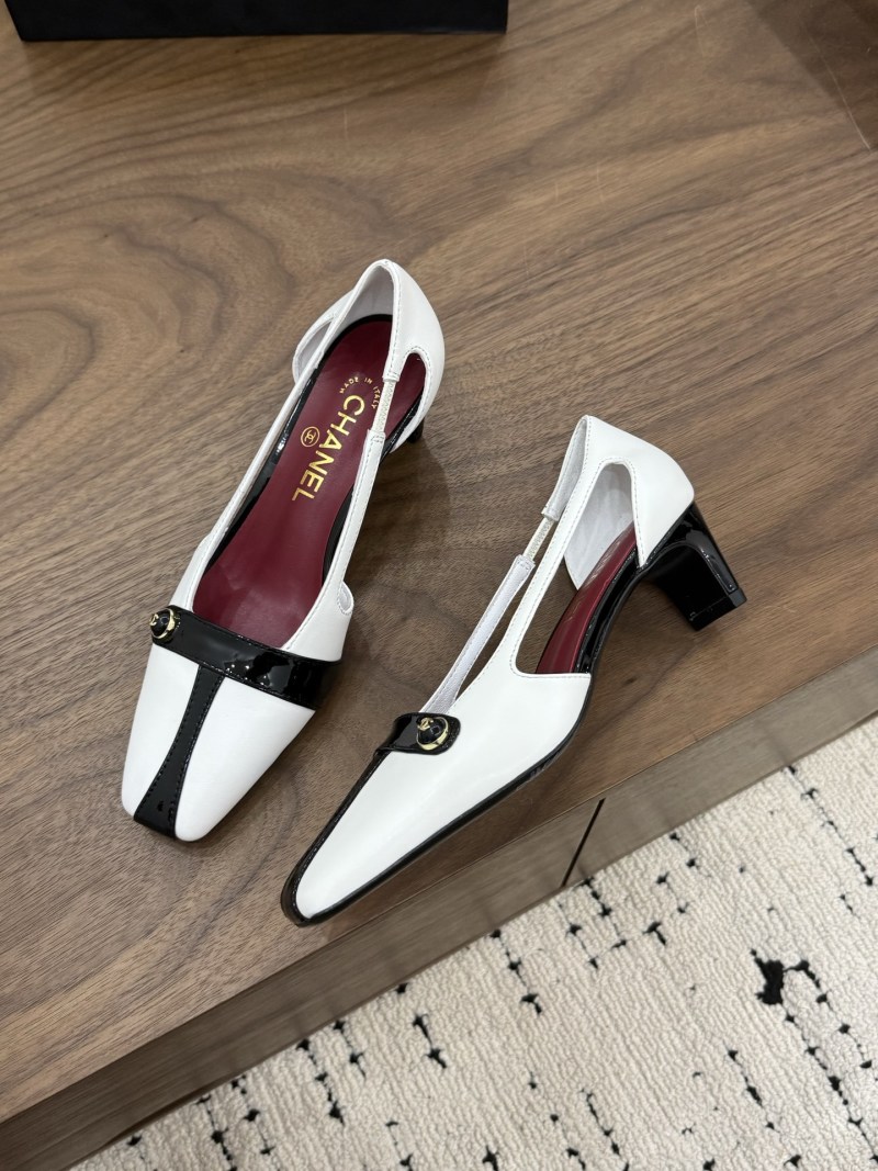 Женские туфли с контрастной вставкой Chanel