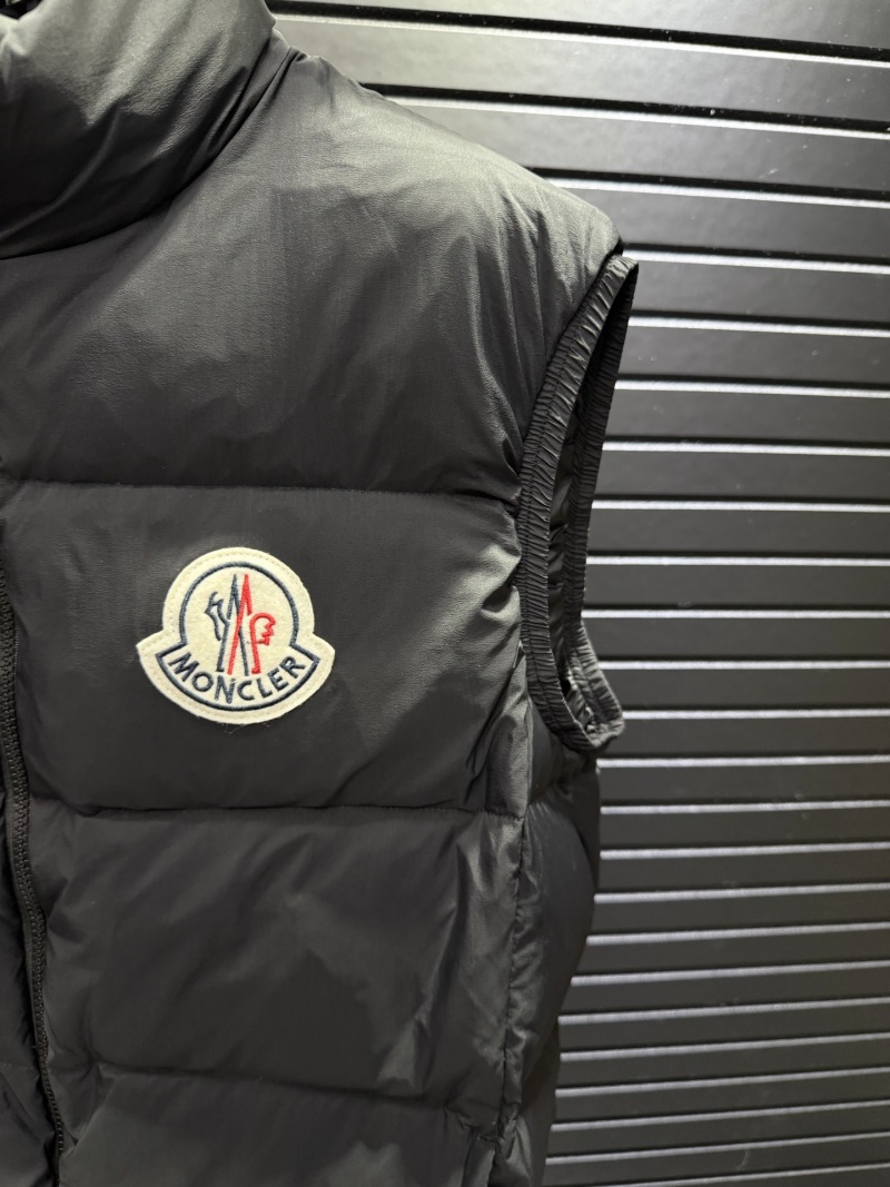 Жилет Moncler
