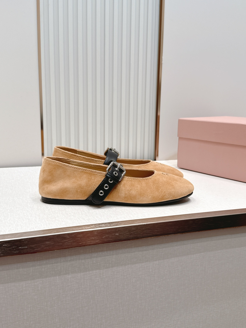 Женские балетки MiuMiu из нубука с пряжкой Miu Miu