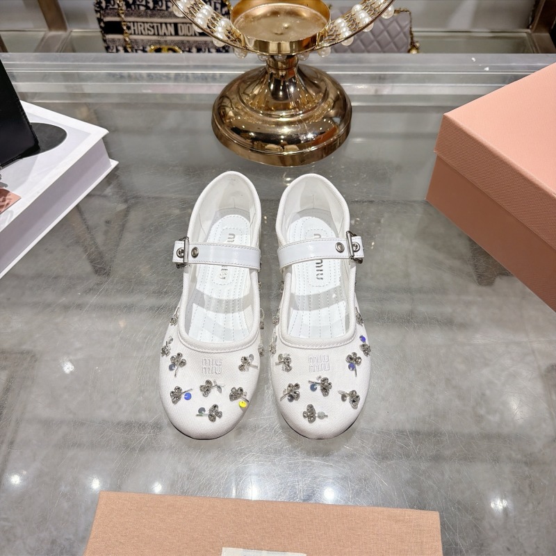 Женские балетки с цветочным декором и пряжкой Miu Miu
