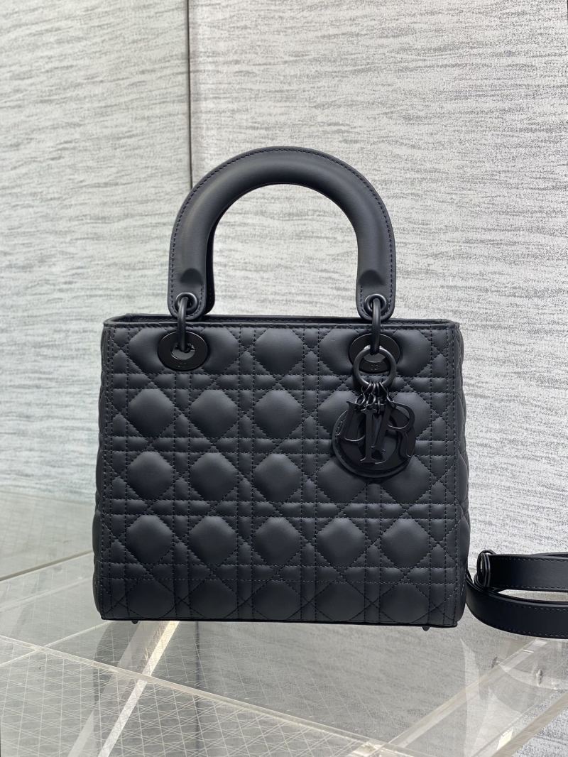 Черная сумка Dior Lady Dior с квилтингом