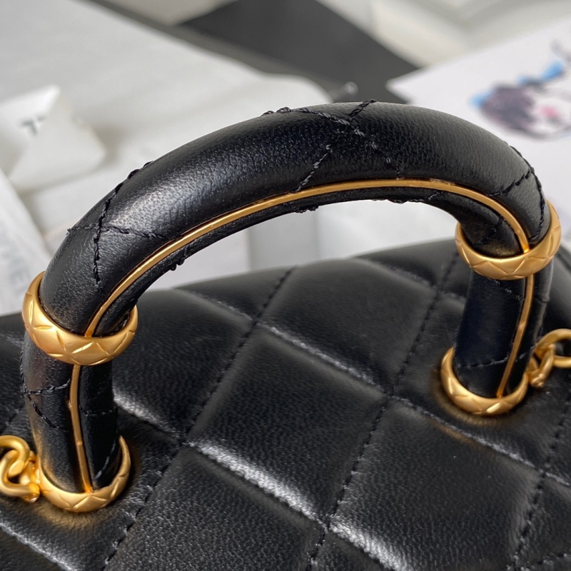 Мини-сумка Chanel с ручкой